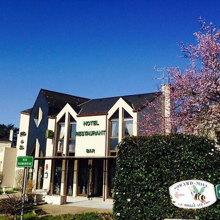 Logis Hotel Restaurant L'Oree Des Bois La Breille-les-Pins Exterior foto