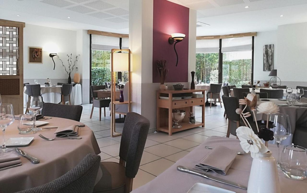 Logis Hotel Restaurant L'Oree Des Bois La Breille-les-Pins Exterior foto