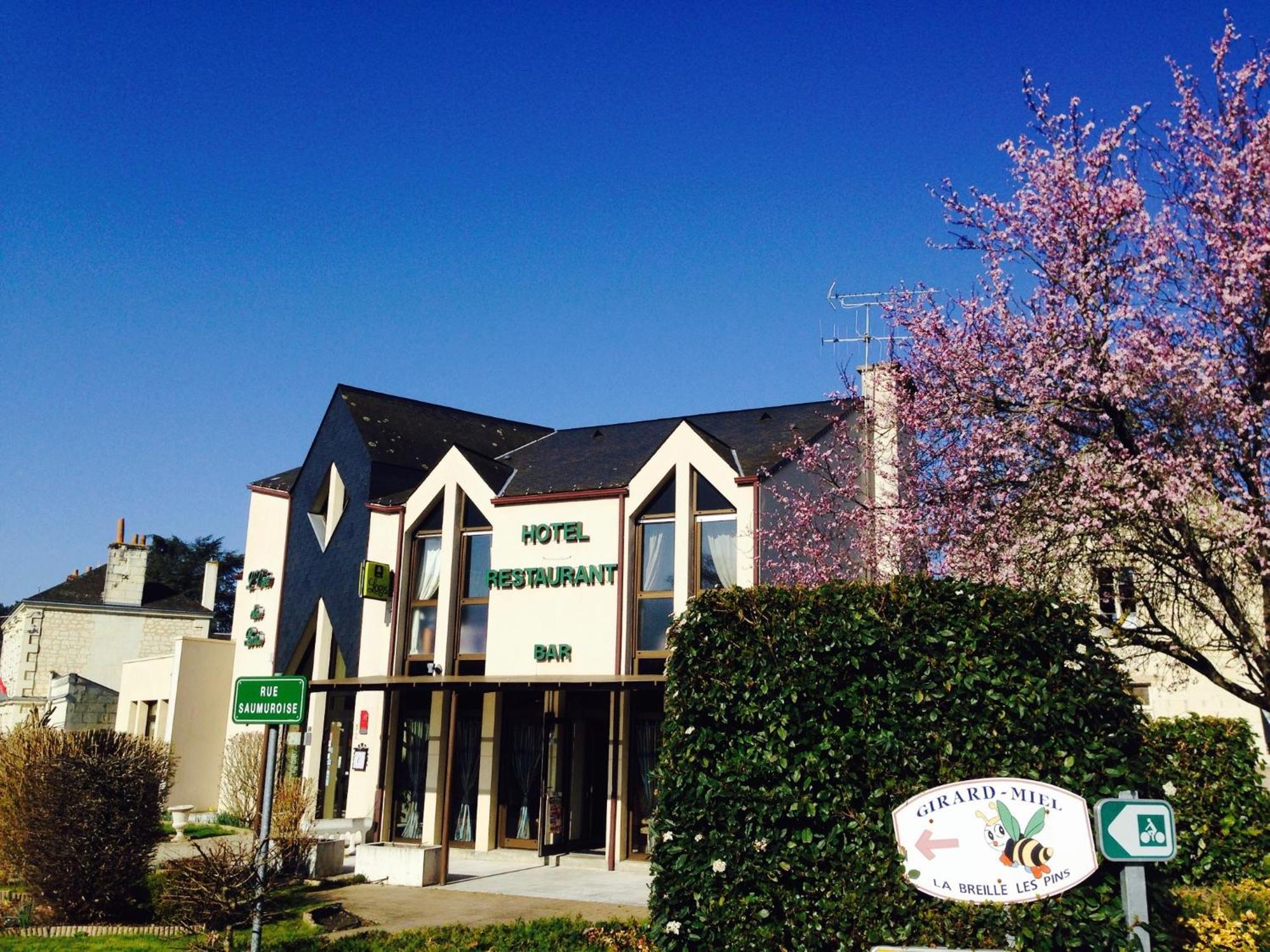 Logis Hotel Restaurant L'Oree Des Bois La Breille-les-Pins Exterior foto