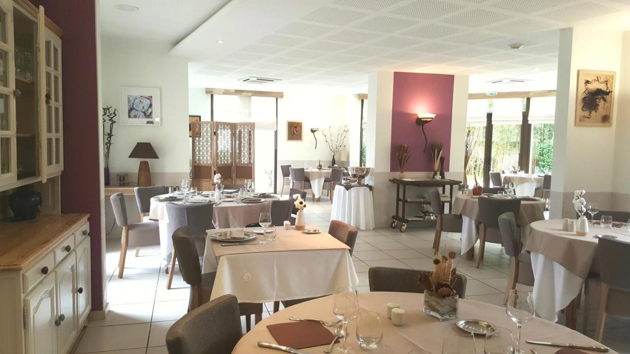 Logis Hotel Restaurant L'Oree Des Bois La Breille-les-Pins Exterior foto
